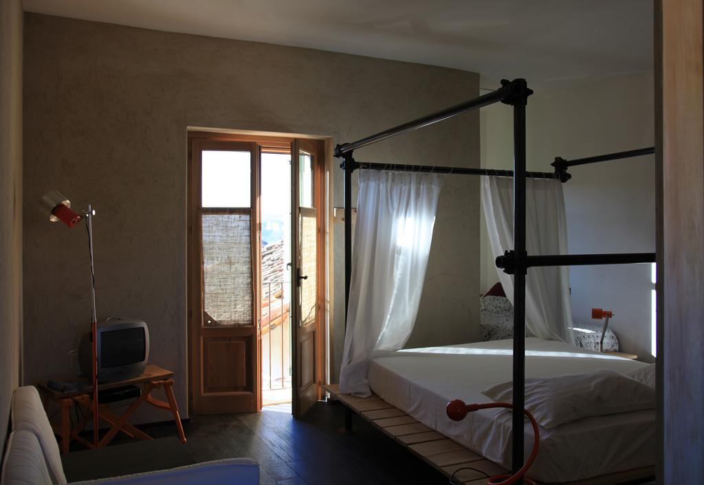 B&B Acaso Serralunga d'Alba Buitenkant foto